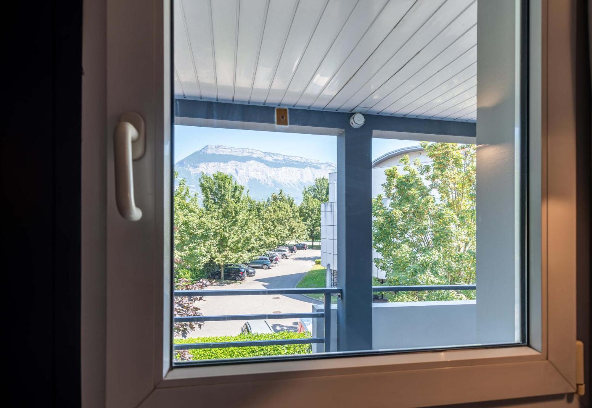 B&B Hotel Grenoble Universite 1 Жьер Экстерьер фото