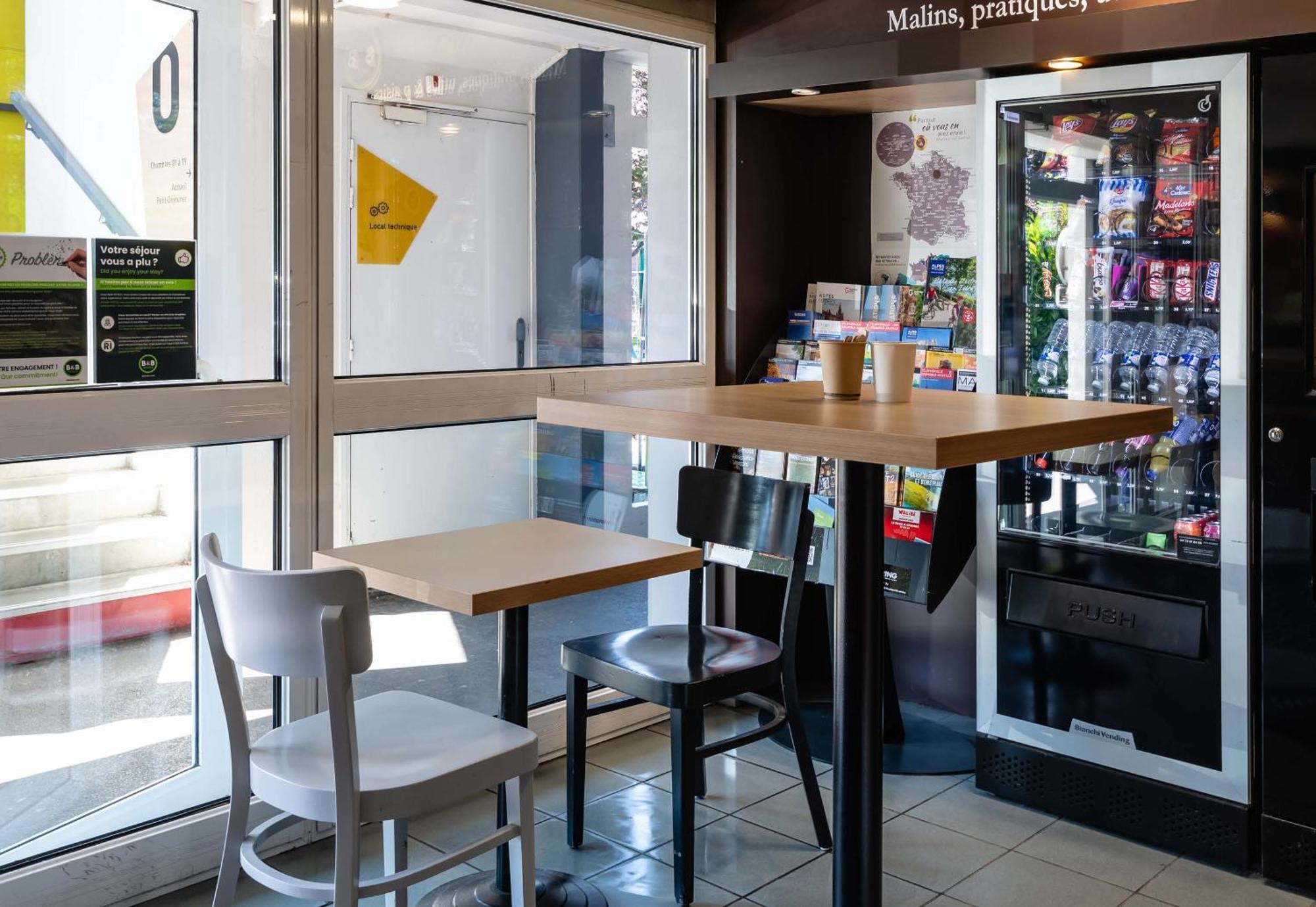 B&B Hotel Grenoble Universite 1 Жьер Экстерьер фото