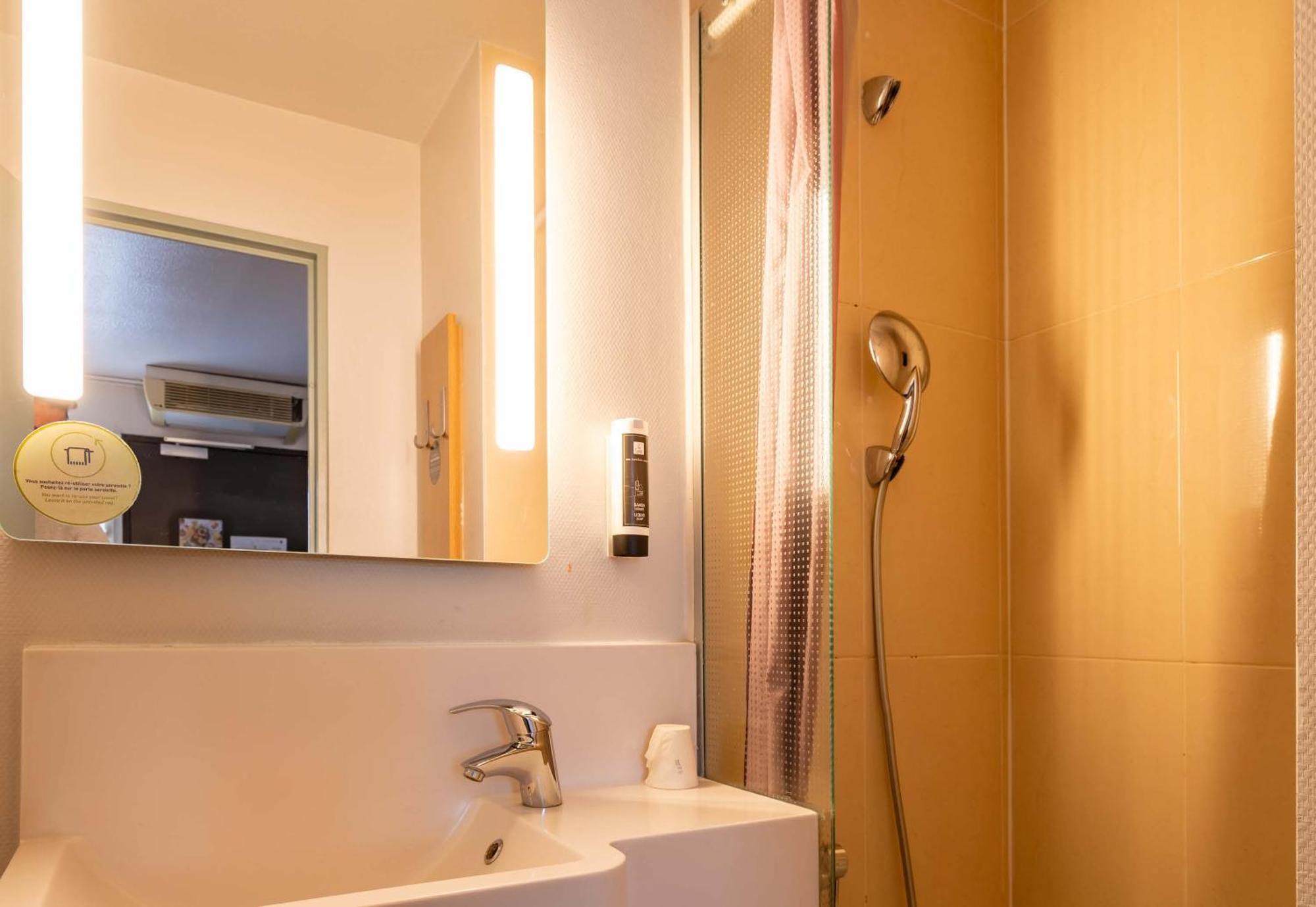 B&B Hotel Grenoble Universite 1 Жьер Экстерьер фото