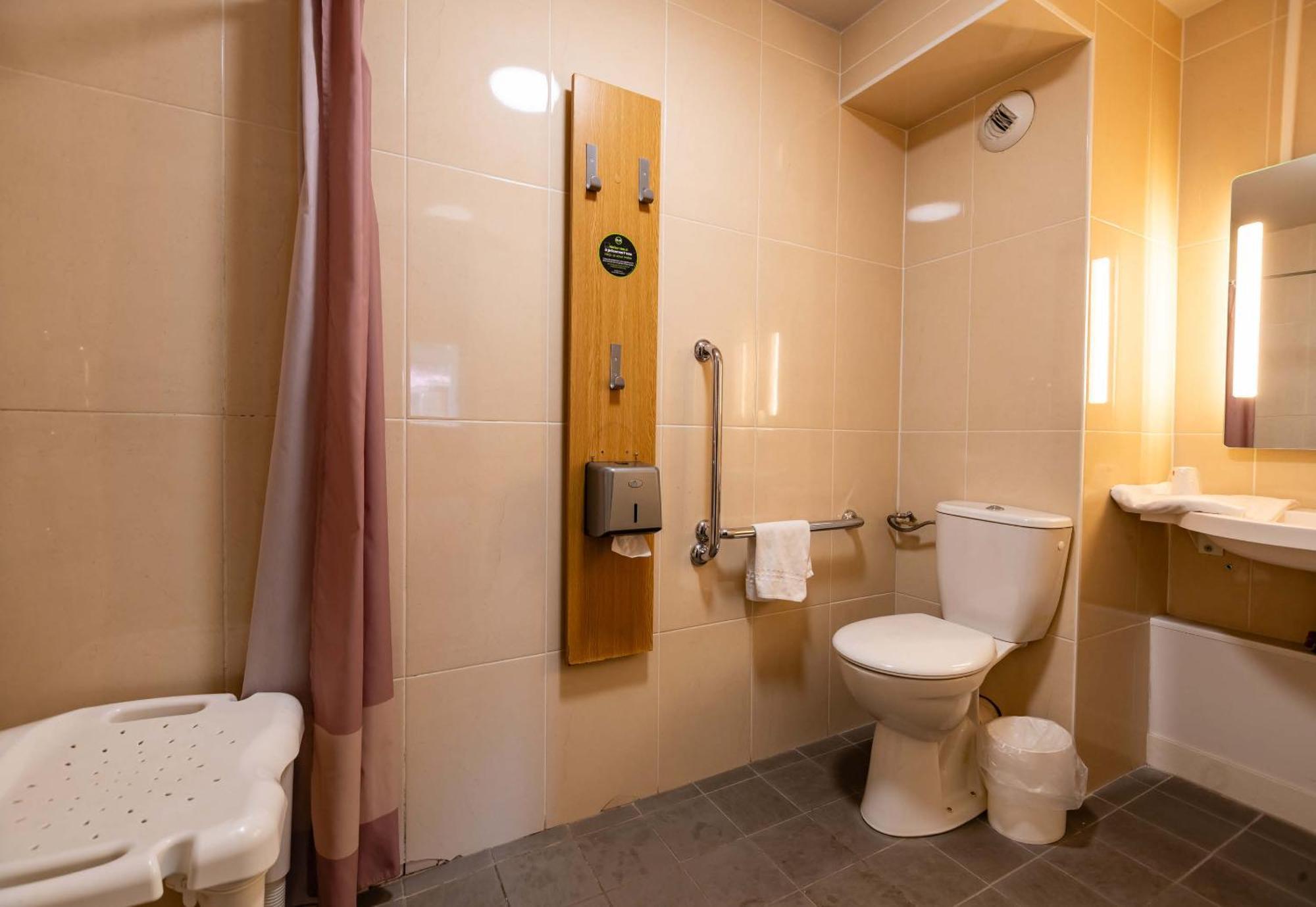 B&B Hotel Grenoble Universite 1 Жьер Экстерьер фото