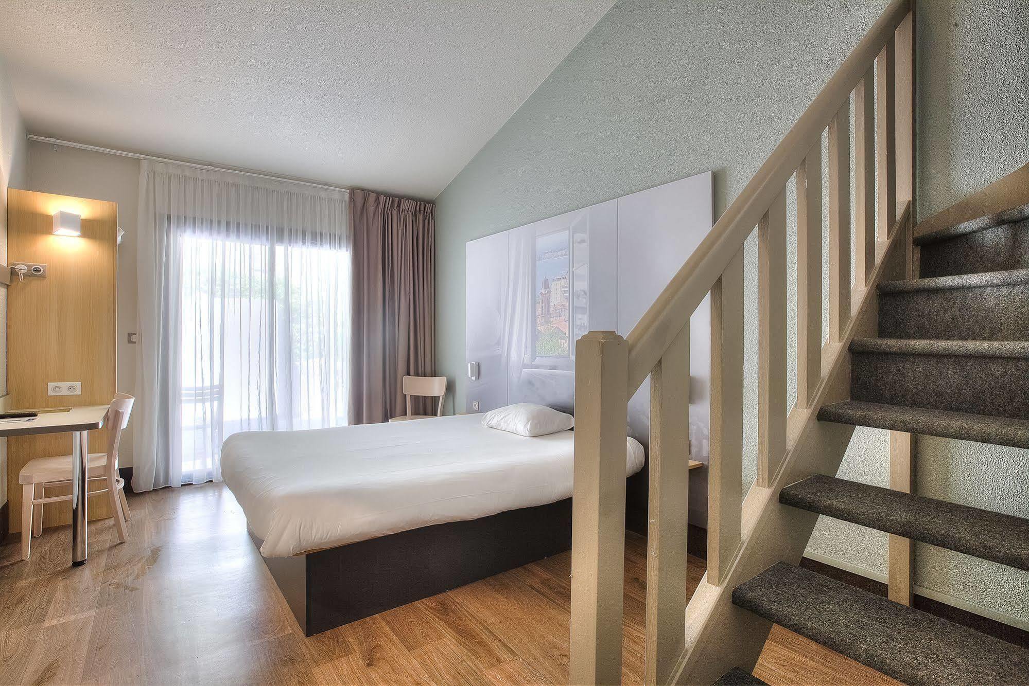 B&B Hotel Grenoble Universite 1 Жьер Экстерьер фото