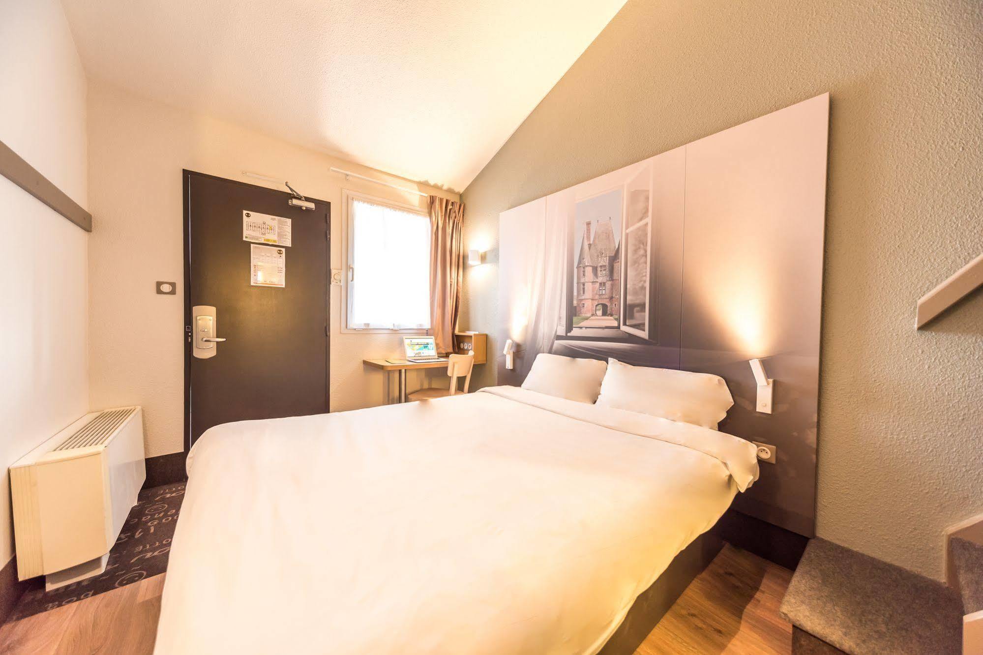 B&B Hotel Grenoble Universite 1 Жьер Экстерьер фото