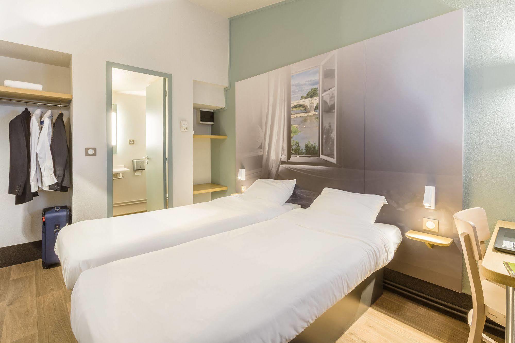 B&B Hotel Grenoble Universite 1 Жьер Экстерьер фото