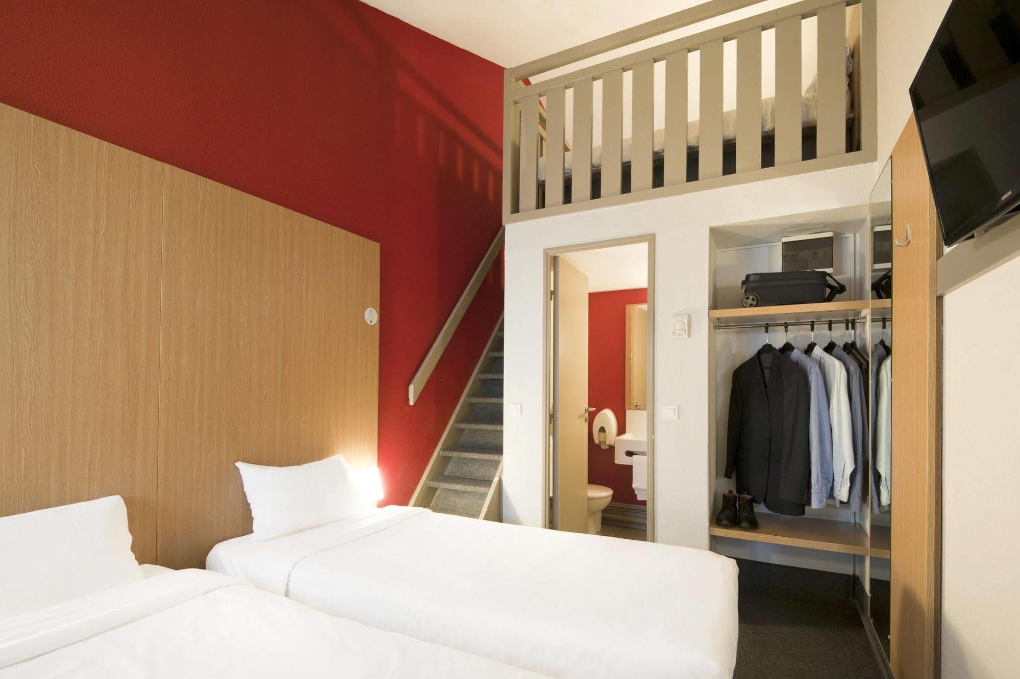 B&B Hotel Grenoble Universite 1 Жьер Экстерьер фото
