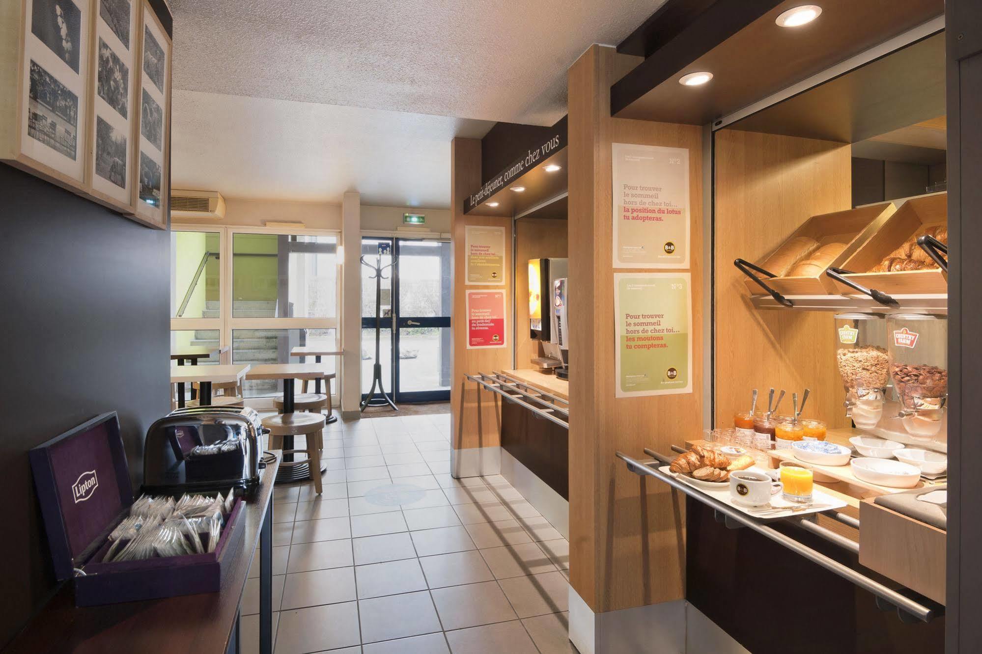 B&B Hotel Grenoble Universite 1 Жьер Экстерьер фото