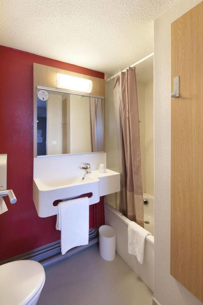 B&B Hotel Grenoble Universite 1 Жьер Экстерьер фото